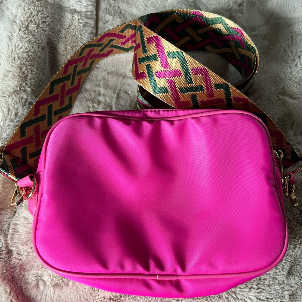 Chic Pink Crossbody Bag with Patterned Strap - Picture 6 of 6